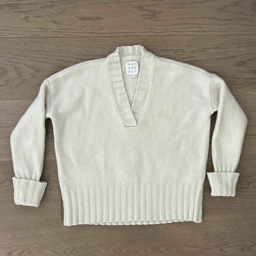 100% Cashmere Sweater Ivory V Neck by Not Monday, Size Small